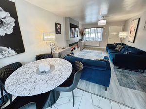 Lounge Diner- click for photo gallery